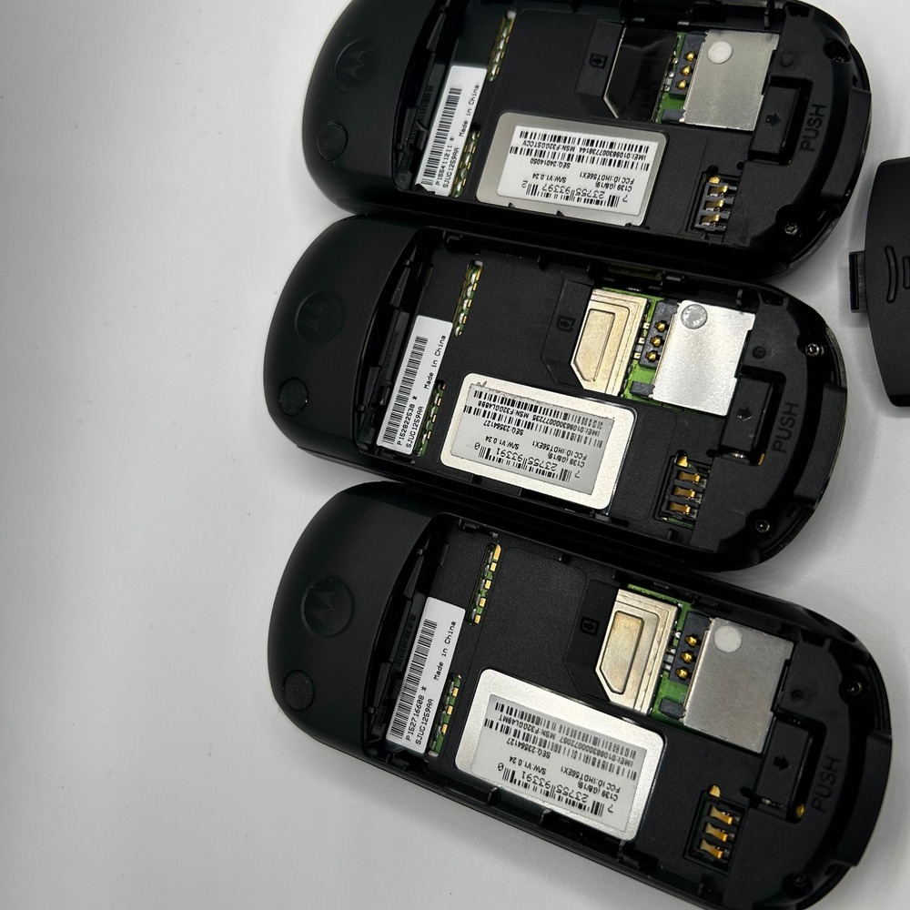 Lot of 3 Motorola C139 Cingular Black Vintage Candybar Cell Phones Retro - Picture 3 of 4